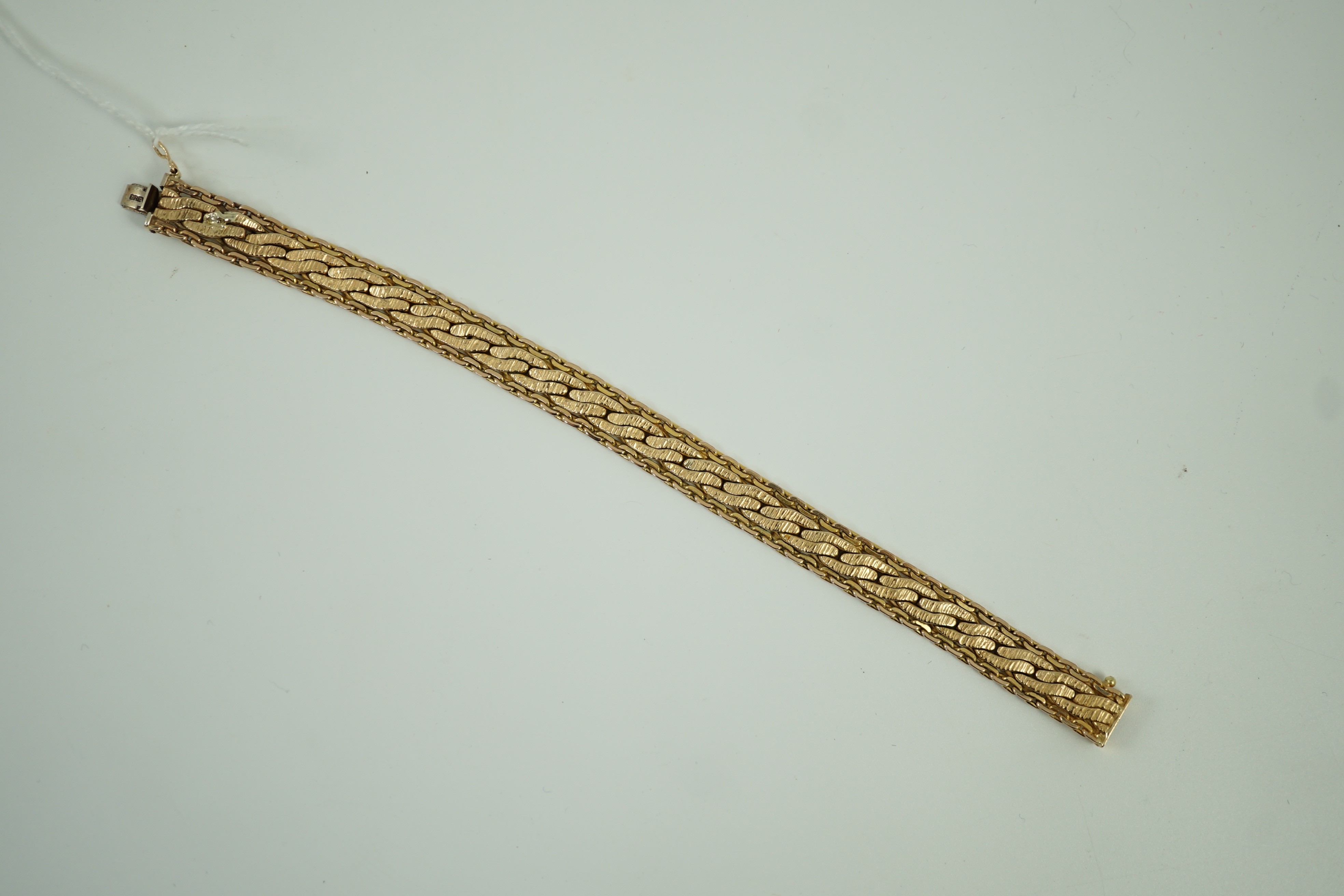A modern Italian Uno-A-Erre 9ct gold bracelet, 19cm, (repair), 22.2 grams.